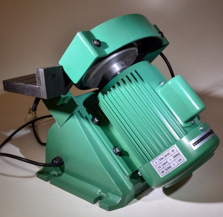 Odhrotovací stroj VCF-500S