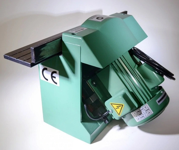 Odhrotovací stroj VCF-500F