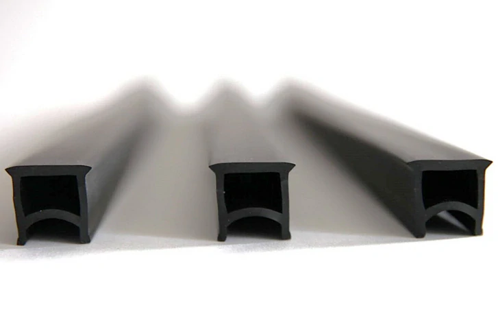 PVC záslepky pro T-drážky 22 mm, 10x 1000 mm