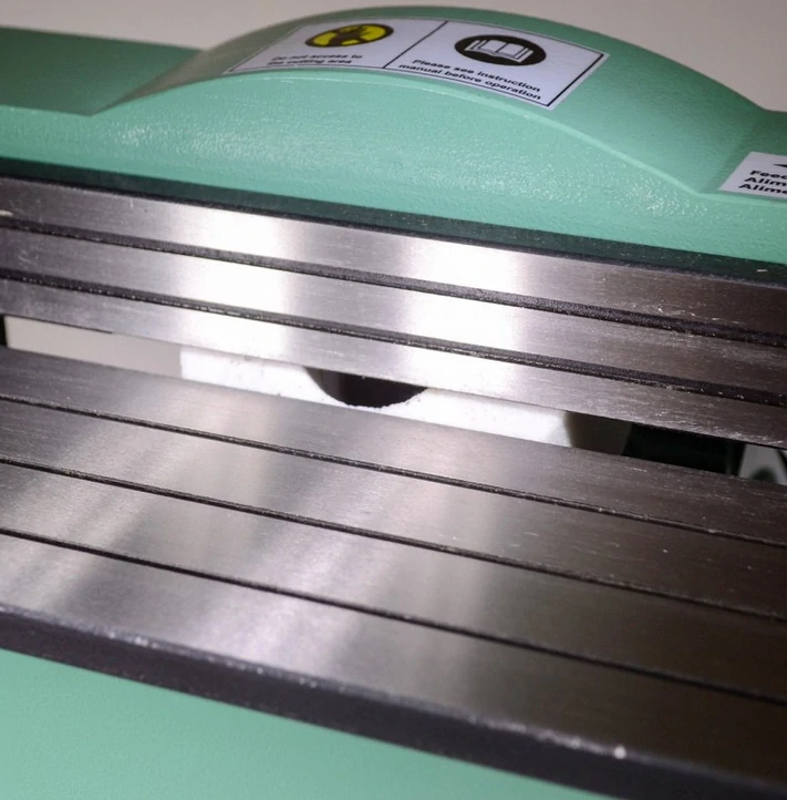 Odhrotovací stroj VCF-500W
