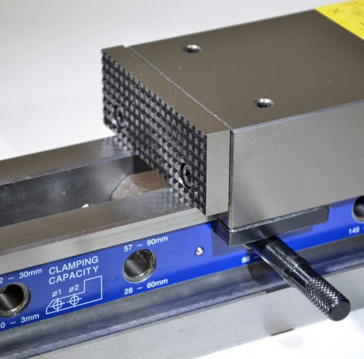 Hydraulický strojní svěrák VNC-100H
