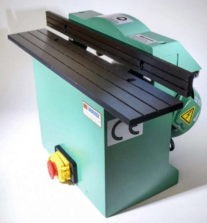 Odhrotovací stroj VCF-500F