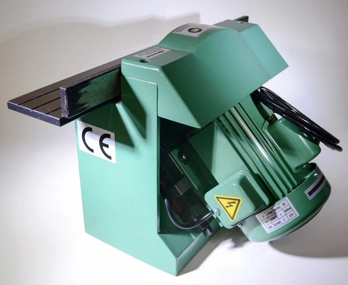 Odhrotovací stroj VCF-500W