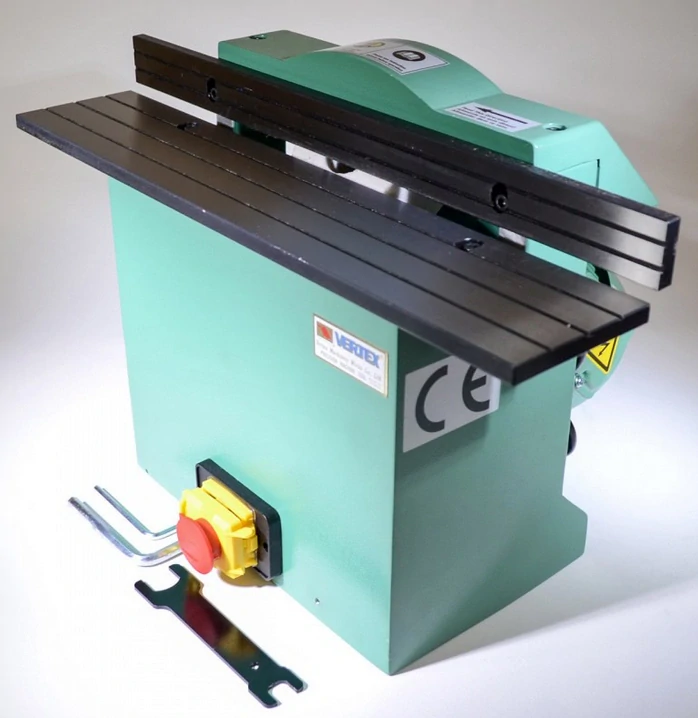 Odhrotovací stroj VCF-500F