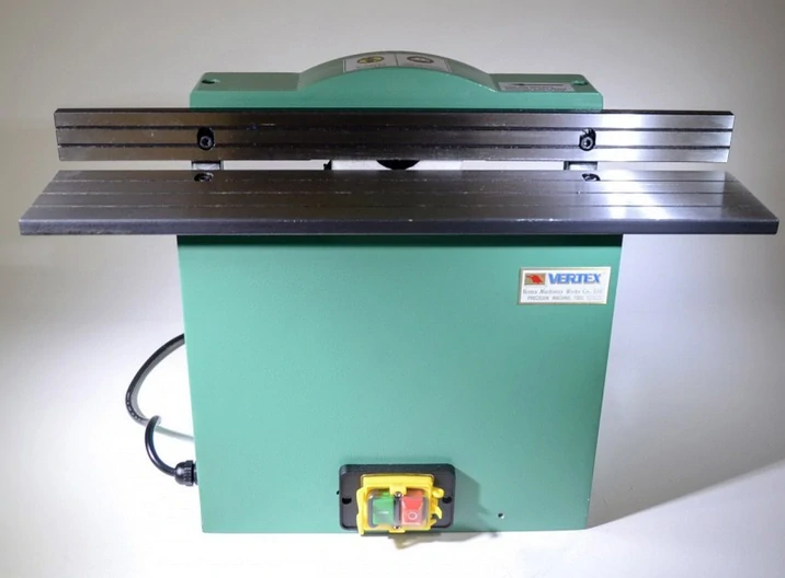 Odhrotovací stroj VCF-500W