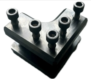 Svěrka pro nájezdový/sjezdový plech